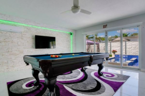 Hollywood Home w Pool Jacuzzi BBQ and Pool Table
